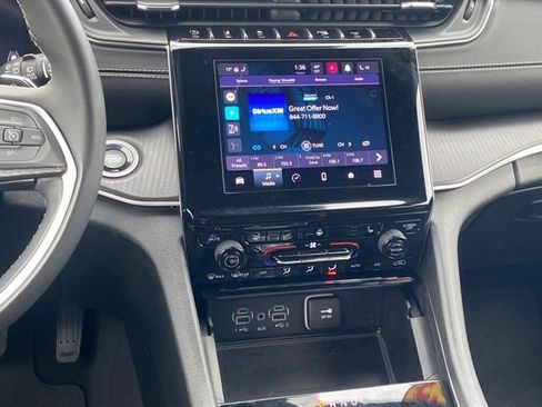 Used 2023 Jeep Grand Cherokee L Laredo image 9