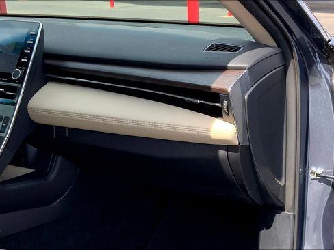 Used 2022 Toyota Avalon XLE image 19