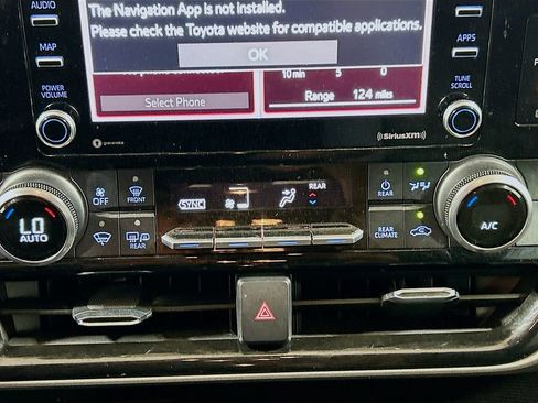 Used 2022 Toyota Highlander L FWD image 13