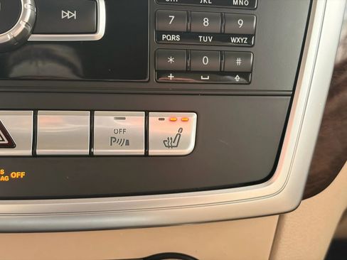 Used 2014 Mercedes-Benz GL 450 4MATIC image 33