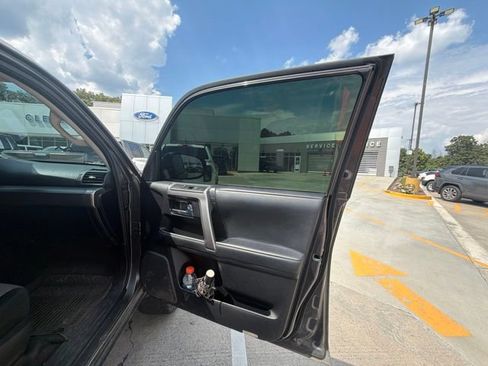 Used 2020 Toyota 4Runner SR5 AWD/4WD image 35