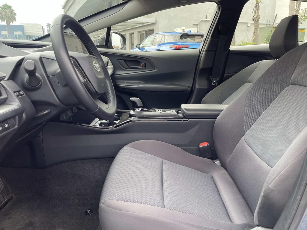 Used 2025 Toyota Prius LE FWD image 16