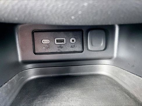 Used 2023 Chevrolet Equinox LT image 32