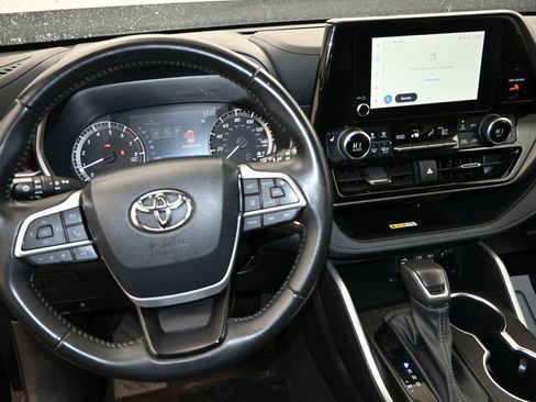 Used 2023 Toyota Highlander L image 19