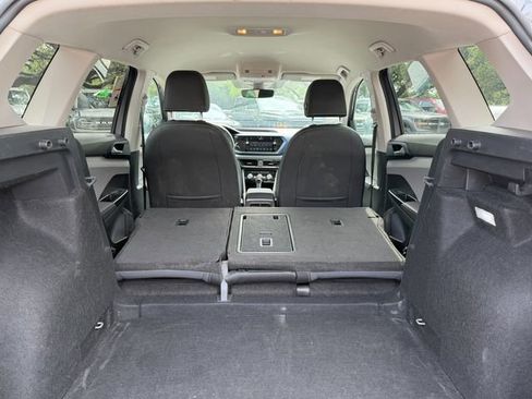Used 2024 Volkswagen Taos SE FWD image 12