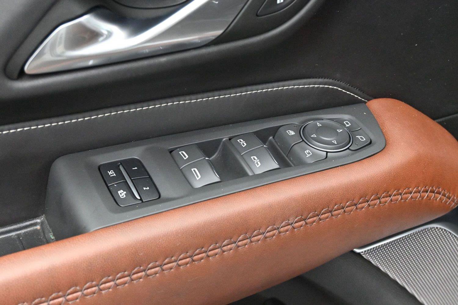 Used 2023 GMC Yukon XL Denali Ultimate AWD/4WD image 11