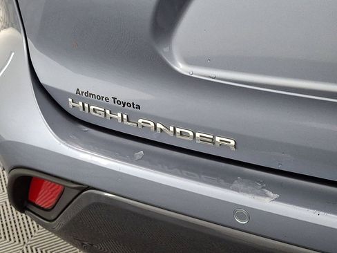 Used 2024 Toyota Highlander Limited image 24