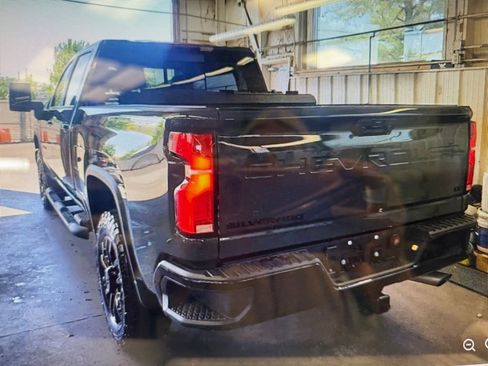 Used 2025 Chevrolet Silverado 2500 LT w/ Trail Boss Package AWD/4WD image 2