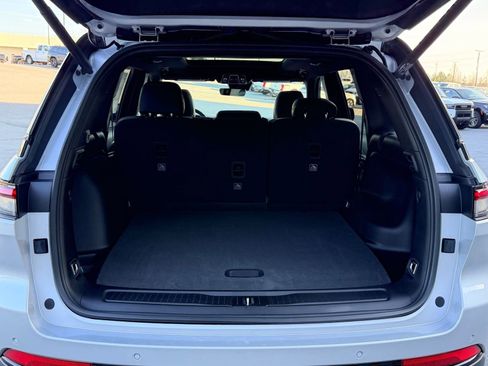 New 2025 Jeep Grand Cherokee Limited image 9