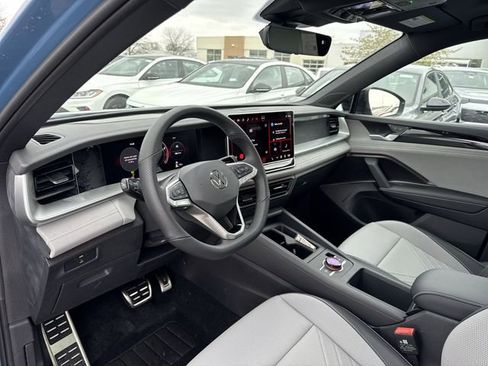 New 2026 Volkswagen Tiguan SE R-Line FWD image 10