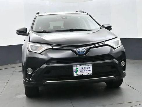 Used 2017 Toyota RAV4 XLE AWD/4WD image 3