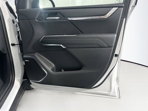 Used 2025 GMC Acadia Elevation image 35