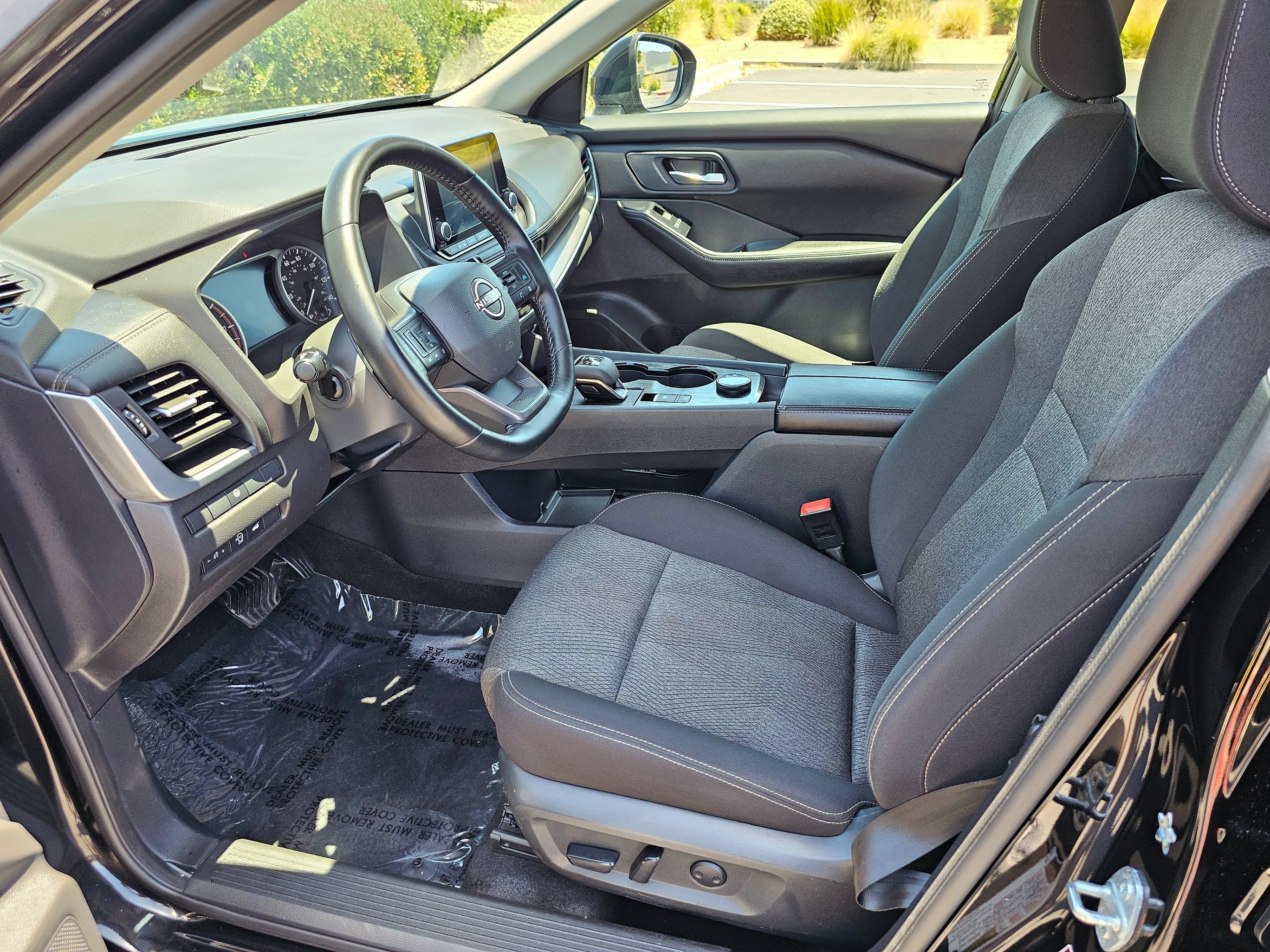 Used 2025 Nissan Rogue SV AWD/4WD image 16