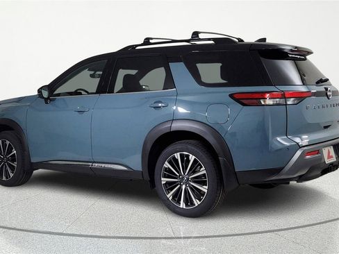 New 2026 Nissan Pathfinder Platinum image 3