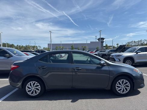 Used 2017 Toyota Corolla LE image 2