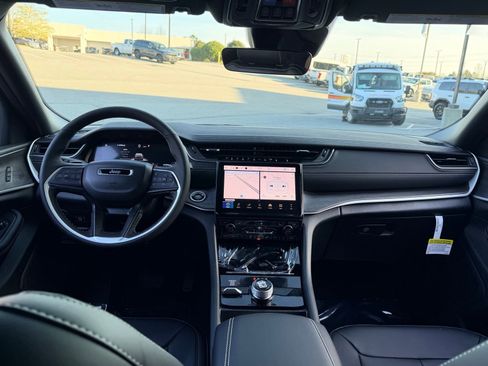 New 2025 Jeep Grand Cherokee Limited AWD/4WD image 19