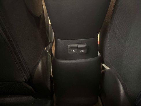 Used 2020 Nissan Versa SV w/ Trunk Package image 16