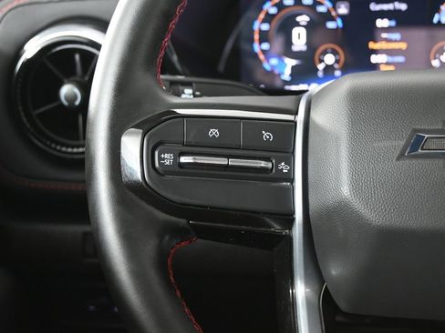 Used 2024 Chevrolet Colorado Z71 w/ Z71 Convenience Package 2 AWD/4WD image 32