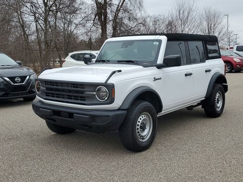 Used 2023 Ford Bronco 4-Door AWD/4WD image 2