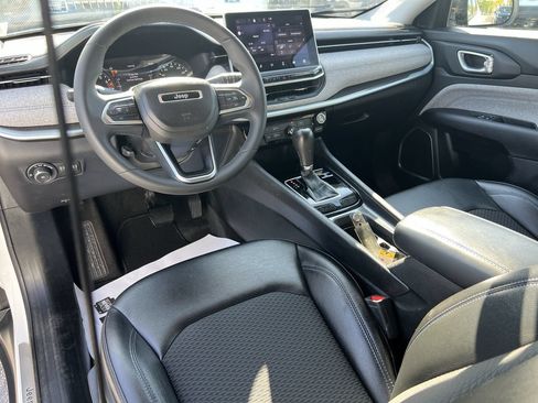 Used 2022 Jeep Compass Latitude FWD image 30