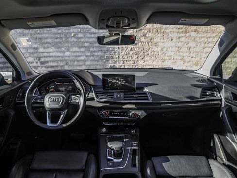 Used 2020 Audi Q5 e Prestige w/ Prestige Package image 25