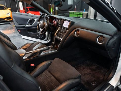 Used 2010 Nissan GT-R Premium AWD/4WD image 25