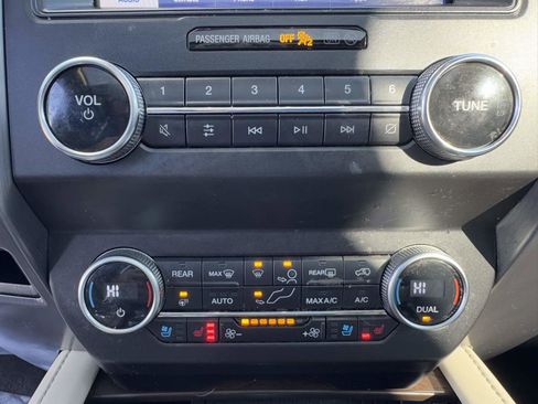Used 2020 Ford Expedition Platinum image 17