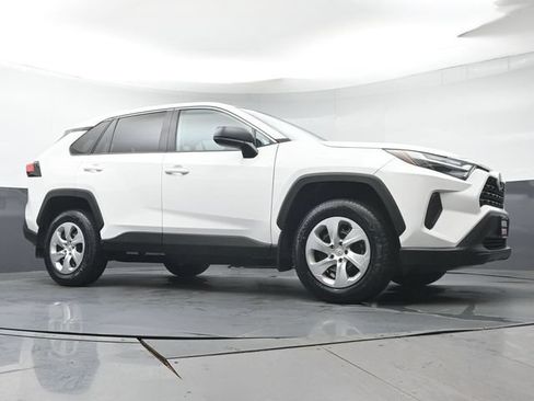 Used 2023 Toyota RAV4 LE AWD/4WD image 34