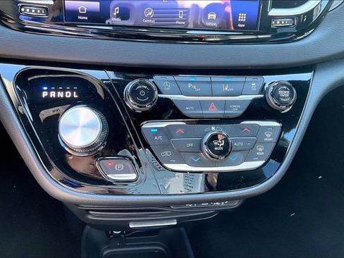 Used 2025 Chrysler Pacifica Select FWD image 30