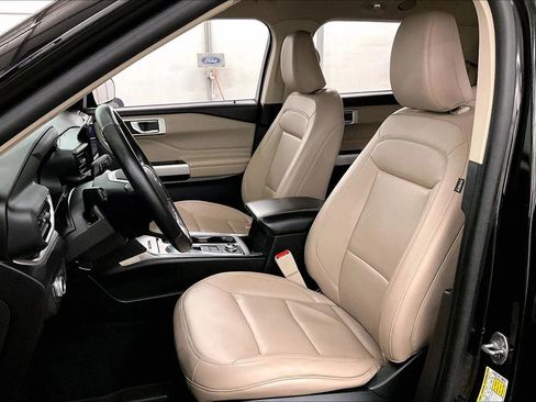 Used 2021 Ford Explorer XLT w/ Equipment Group 202A image 24