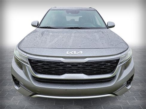 Used 2022 Kia Seltos EX image 2