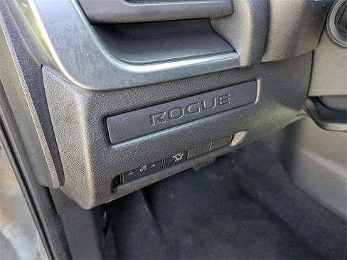 Used 2023 Nissan Rogue S image 14