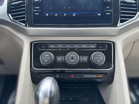 Used 2022 Volkswagen Atlas SE w/ Panoramic Sunroof Package FWD image 17