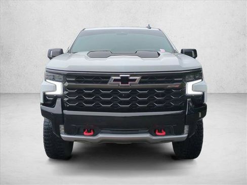Used 2022 Chevrolet Silverado 1500 ZR2 w/ Technology Package AWD/4WD image 2