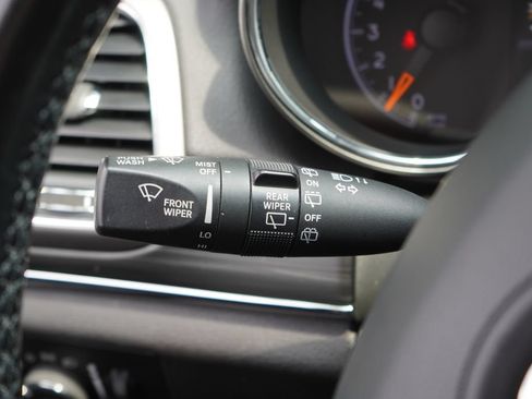 Used 2020 Jeep Grand Cherokee Limited w/ Premium Lighting Group AWD/4WD image 17