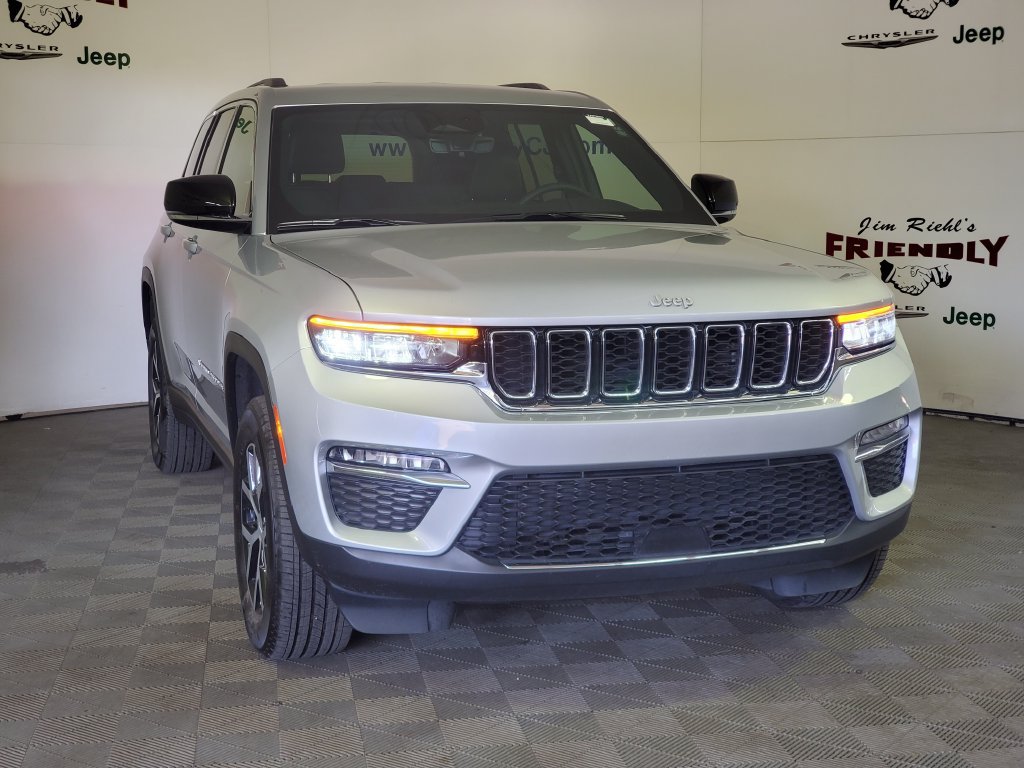 Used 2025 Jeep Grand Cherokee Limited w/ Trailer Tow Package AWD/4WD image 2