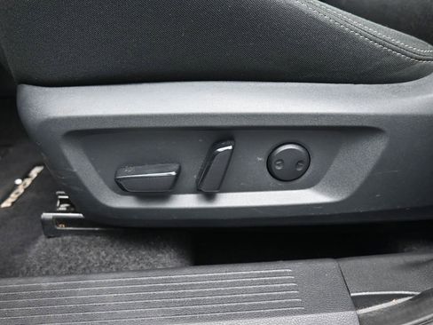 Used 2025 Nissan Rogue SV image 19