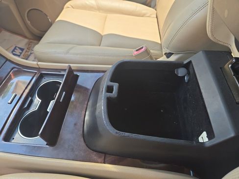 Used 2012 Cadillac Escalade Luxury image 25