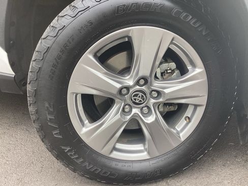 Used 2023 Toyota RAV4 XLE AWD/4WD image 5