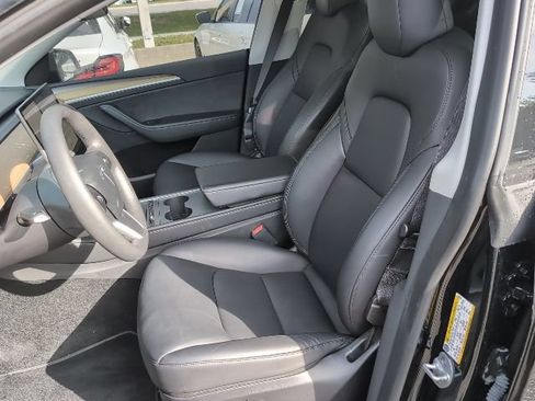 Used 2023 Tesla Model Y Long Range AWD/4WD image 9