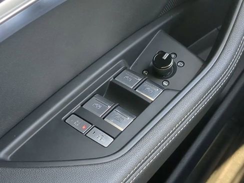 Used 2021 Audi e-tron Premium Plus w/ Premium Plus Package image 31