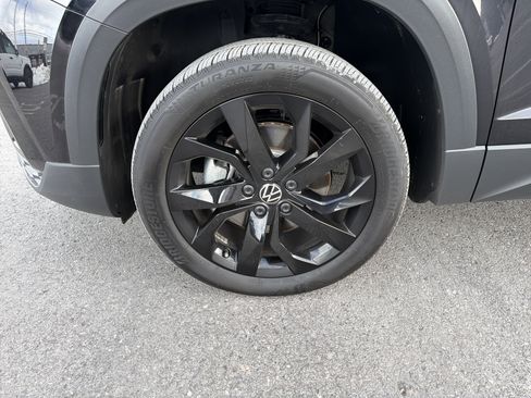 Used 2024 Volkswagen Taos SE image 11