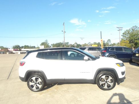 Used 2018 Jeep Compass Latitude w/ Popular Equipment Group image 5