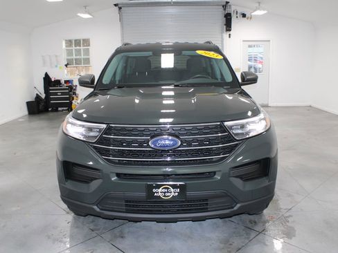 Used 2023 Ford Explorer XLT image 3
