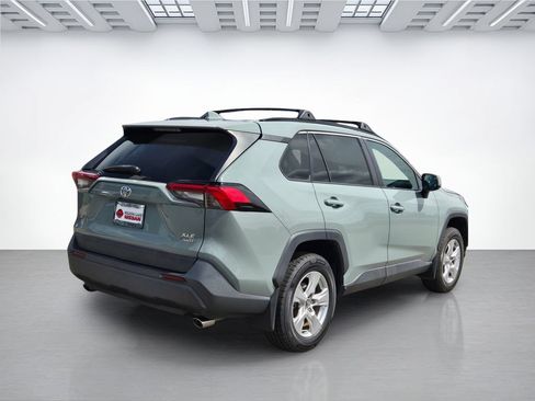 Used 2020 Toyota RAV4 XLE w/ XLE Grade Weather Package AWD/4WD image 4
