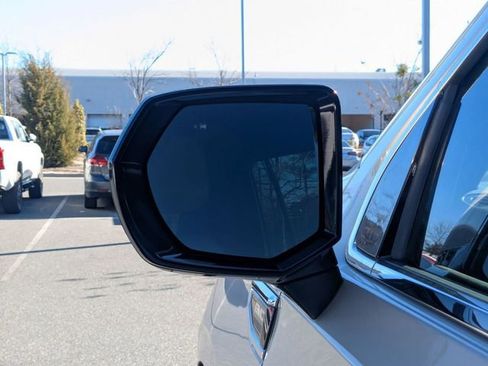 Used 2023 GMC Yukon XL SLT image 25