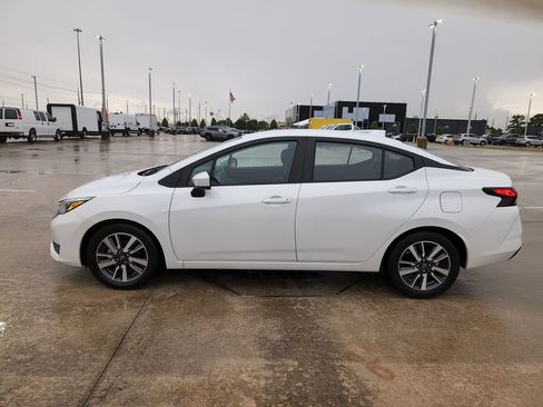 Used 2025 Nissan Versa SV FWD image 8