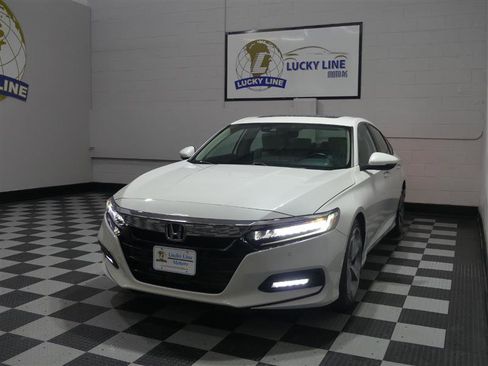Used 2018 Honda Accord Touring image 4