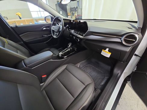 Certified 2025 Chevrolet Trax ACTIV w/ Driver Confidence Package FWD image 37