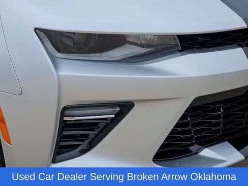 Used 2018 Chevrolet Camaro SS RWD image 9